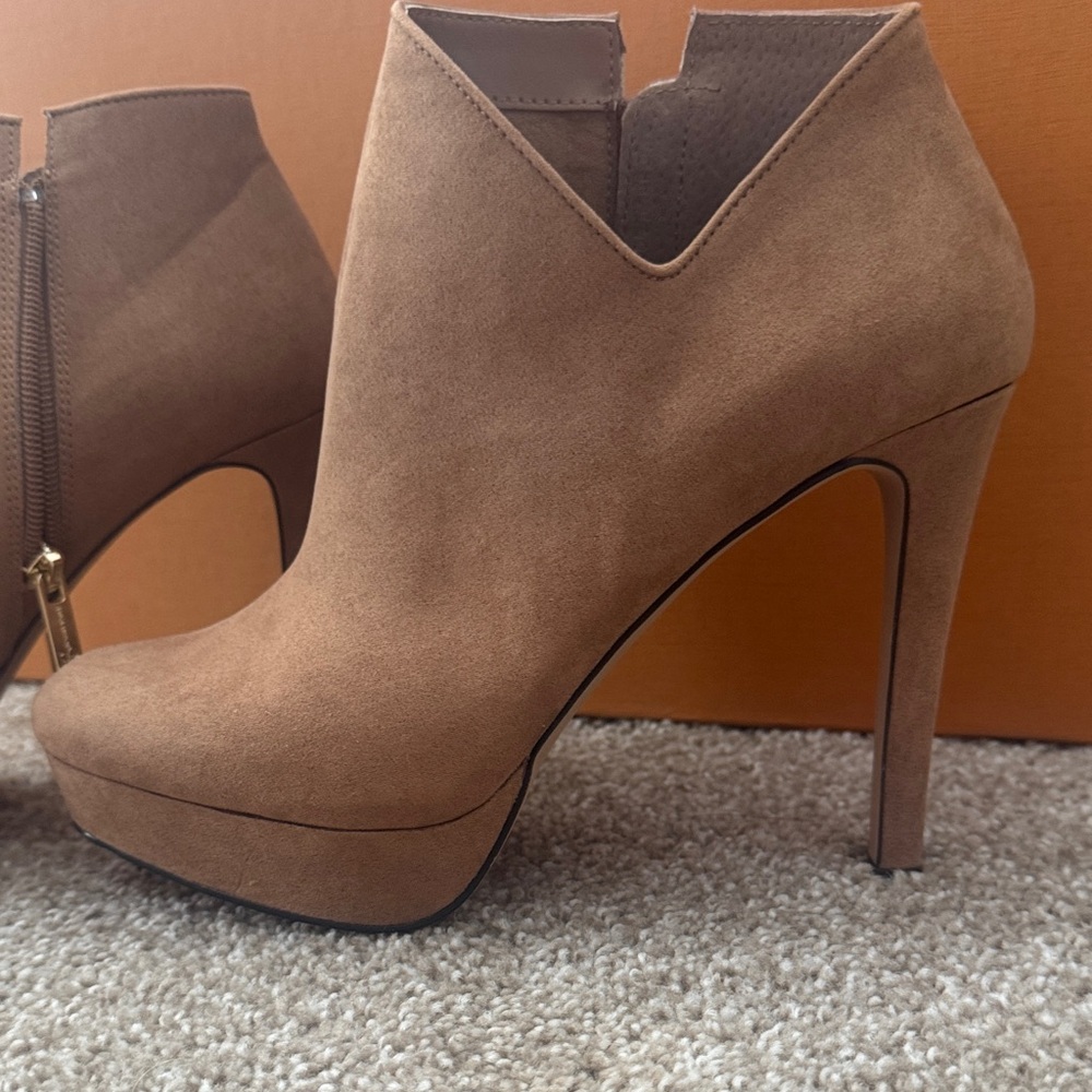 Jessica Simpson Brown Heeled Boots - Picture 4 of 5